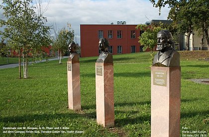 Denkmale von Wilhelm Rimpau, Albrecht Daniel Thaer und Julius Khn (von links), Theodor-Lieser-Str., Halle (Saale), Oktober 2016, Foto: Maria-Luise Kunze, MLU Halle