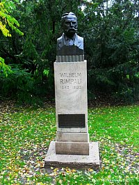 Denkmal Wilhelm Rimpau, Campus Steintor, Ludwig-Wucherer-Str. 2, Innenhof, Foto: H. Braunsdorff 2015