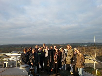 Für ein erfolgreiches und nachhaltiges Governance System natürlicher Ressourcen sind auch die technischen Vorgaben der Infrastruktur von Relevanz. Wir verschafften uns dazu einen Einblick ins Abwassermanagement in der Kläranlage Nord in Halle.
