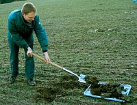 Soil sampling on the experimental field trial Bayreuth (photo: Daniel Fischer)