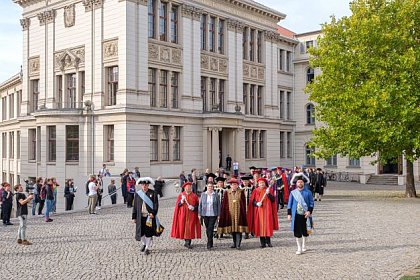 Traditioneller Einzug des Akademischen Senats. Foto: Maike Glckner